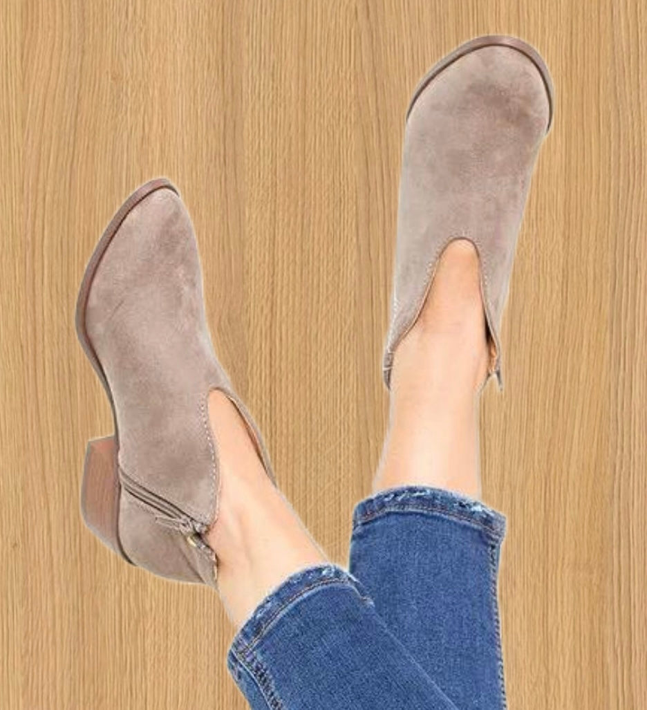 Women's ankle boots V-neck – fashionable & comfortable for all seasons