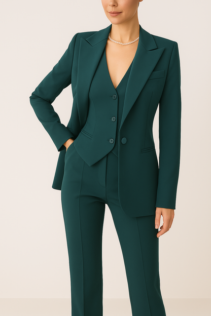 Clara | Dreiteiliges Damen-Set mit Blazer, Weste und Hose für stilvolle Auftritte