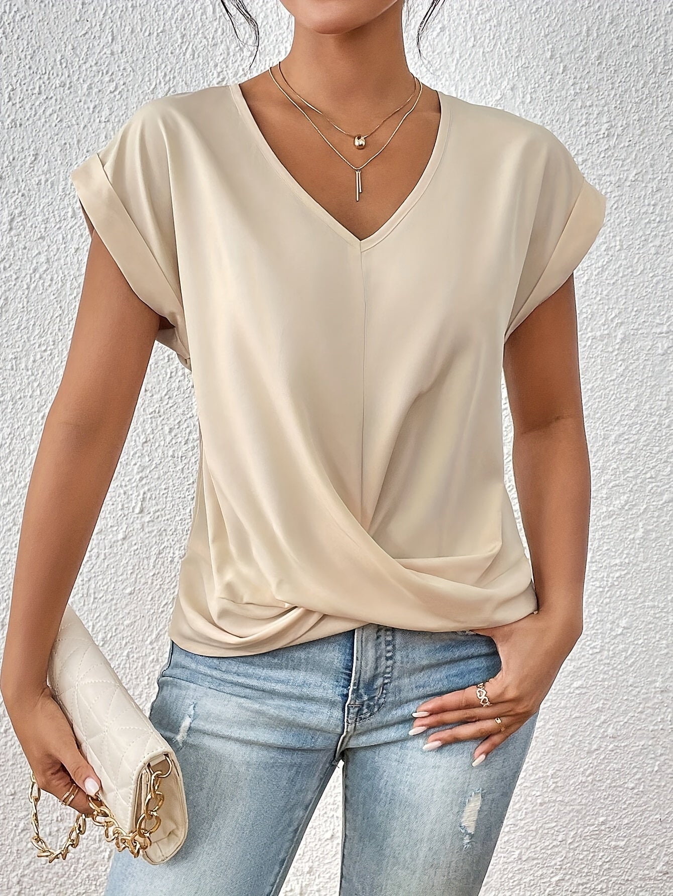 Heidi | Casual Women's T-Shirt with Heart-Shaped Neckline | Comfortable, Stylish & Versatile